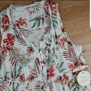 NWT Hummingbird Floral Tank Sz S